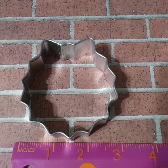 Wreath Metal Cookie Cutter - Picture 2 of 6